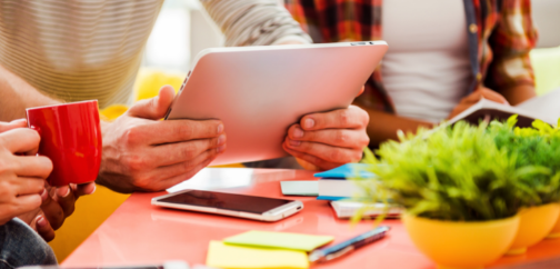 Mithilfe der Digitalisierung im Büro können Arbeitsabläufe effektiver abgewickelt werden.