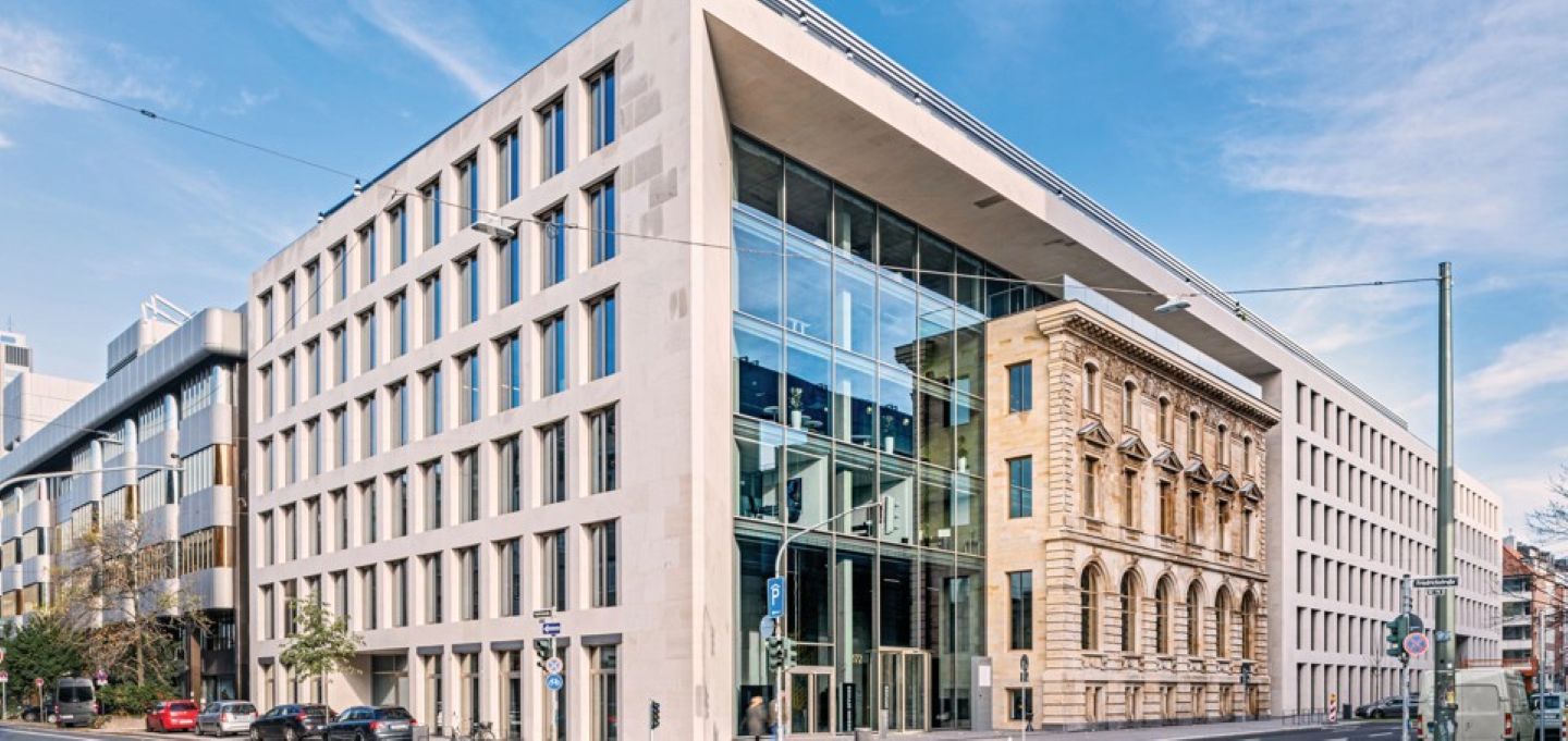 Ein modernes Bürogebäude in Düsseldorf